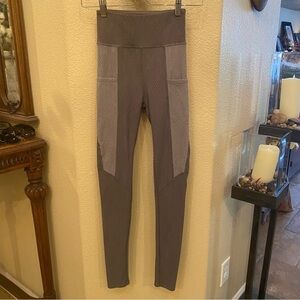 TWENTY MONTREAL Women Gray Textured 3D Athletic Leggings Size XS